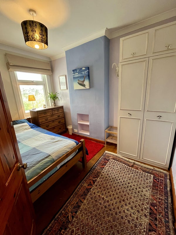 Photo 1: Bright double bedroom