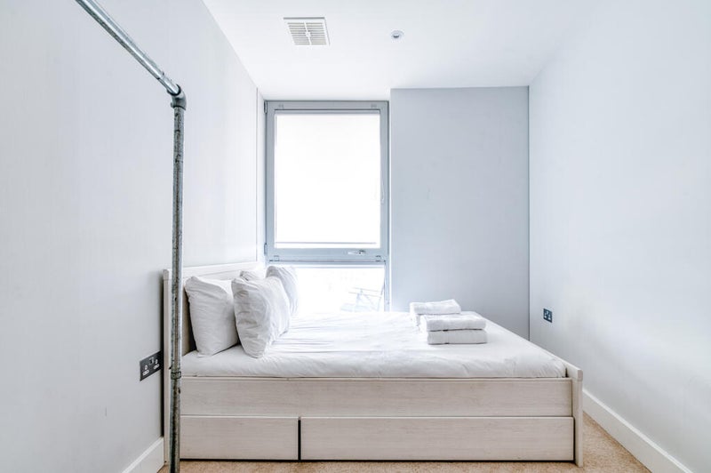 Photo 1: Offered double bedroom