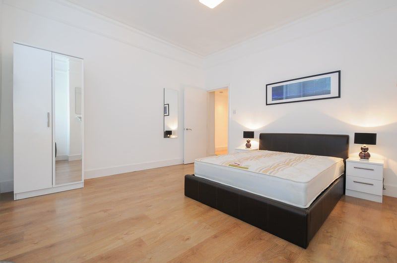 Photo 1: Bedroom 3 £1,050PCM - available 03/12/2025