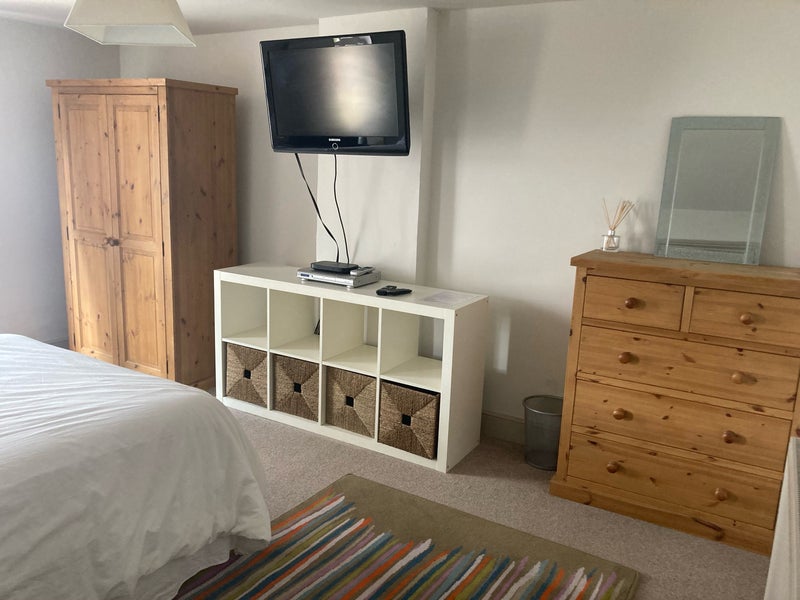 Photo 1: Spacious double room