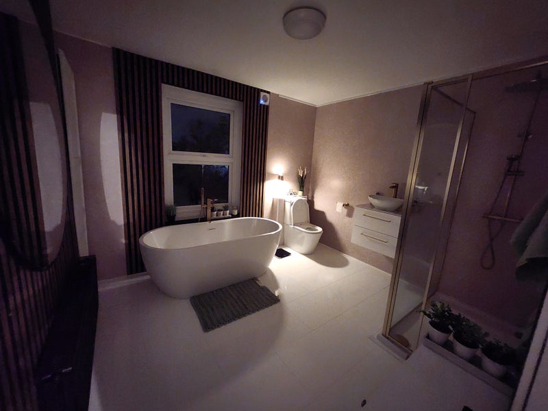 Photo 1: Bathroom with jet spa bath