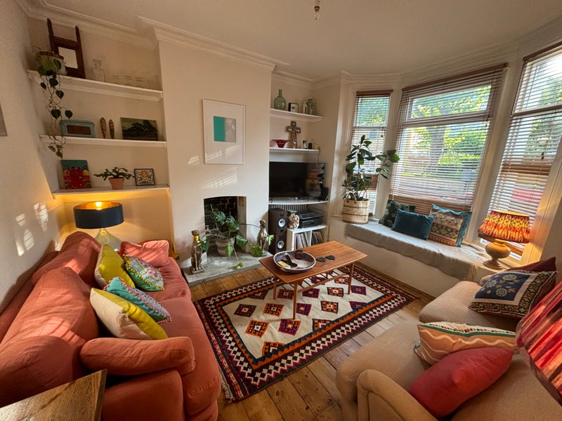 Photo 1: Shared sitting room 