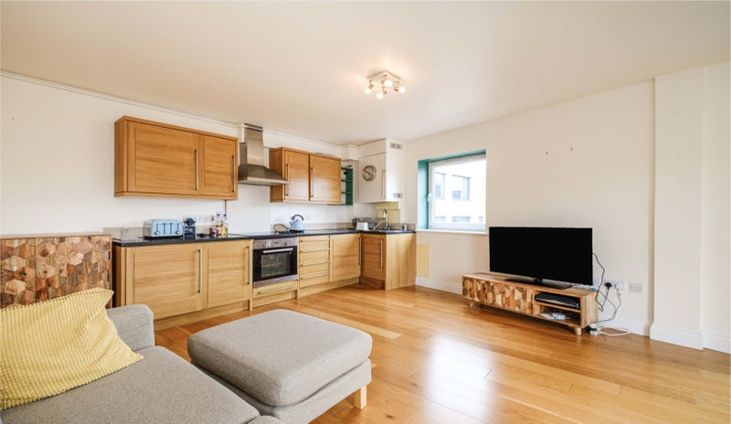 Photo 1: Shared living / kitchen