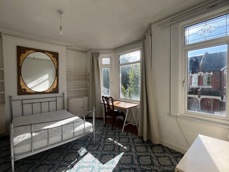 Photo 1: £1100pcm including bills!