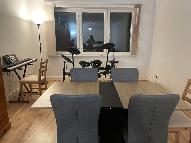 Photo 1: Living Room - picture 2