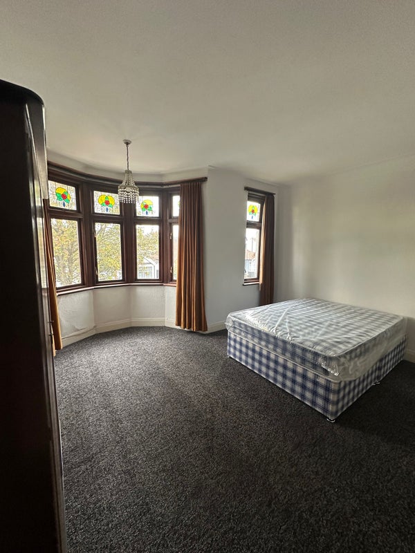 Photo 1: Double room £880/month 