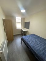 Photo 1: Bedroom (apologies for the poor quality)