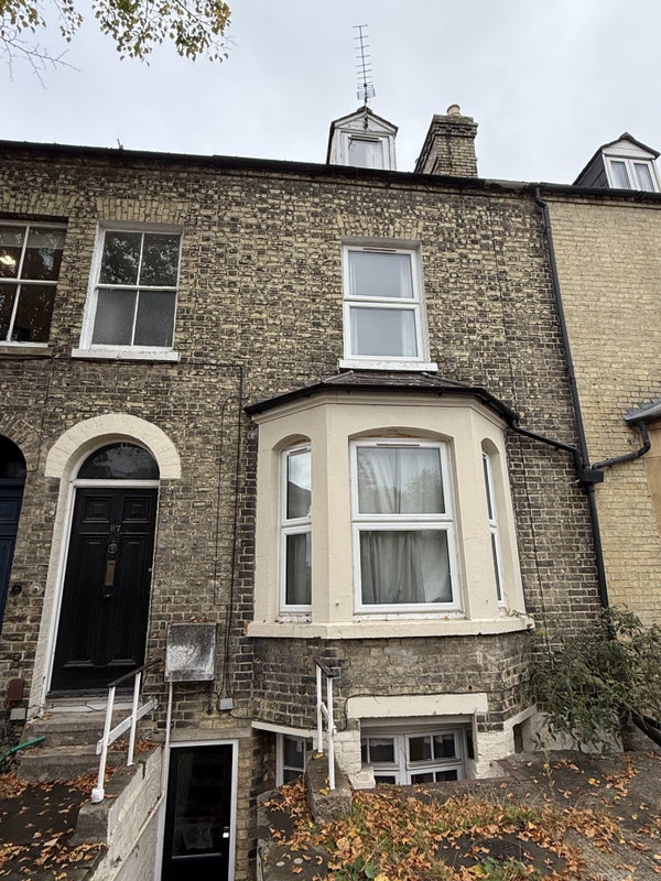 Photo 1: House outside