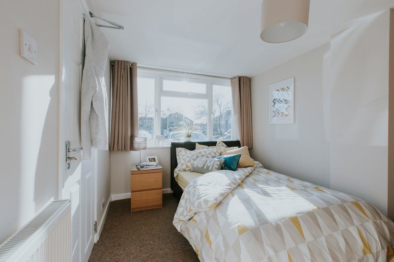 Photo 1: Room 5 - Fully furnished ready for you!