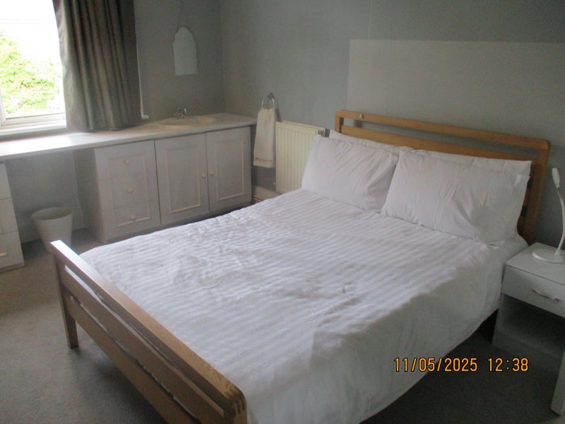 Photo 1: Room has its own sink