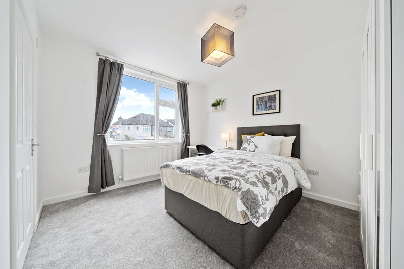 Photo 1: Room 4 (available from Mid Jan)