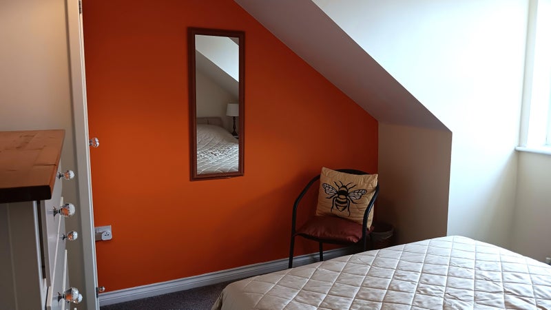 Photo 1: Front bedroom to let