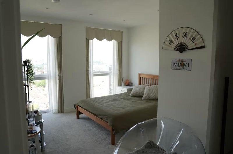 Photo 1: En-suite spacious Double Bedroom  