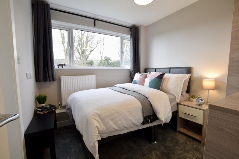 Photo 1: Available from 1st December, £800pcm