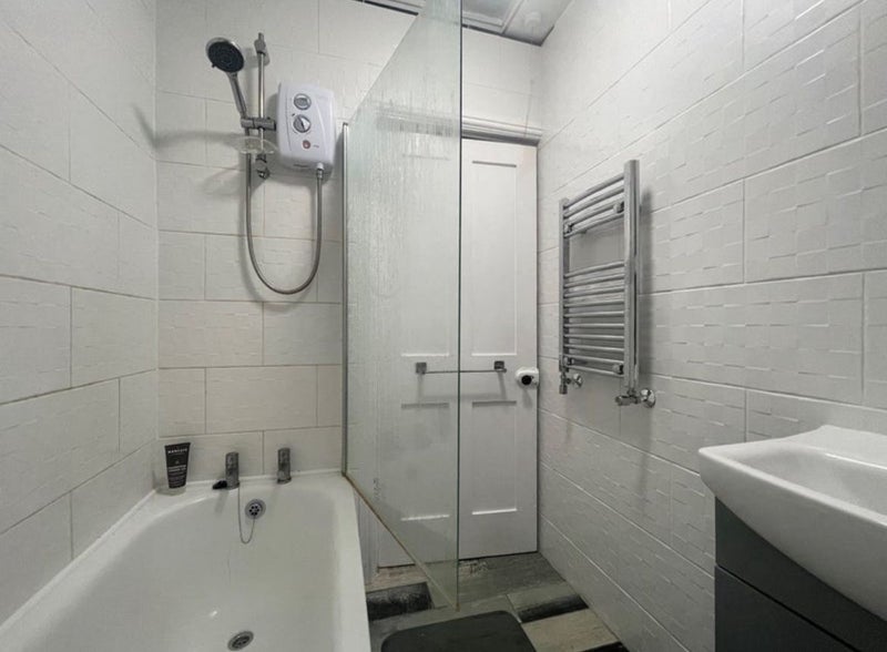Photo 1: Bathroom 