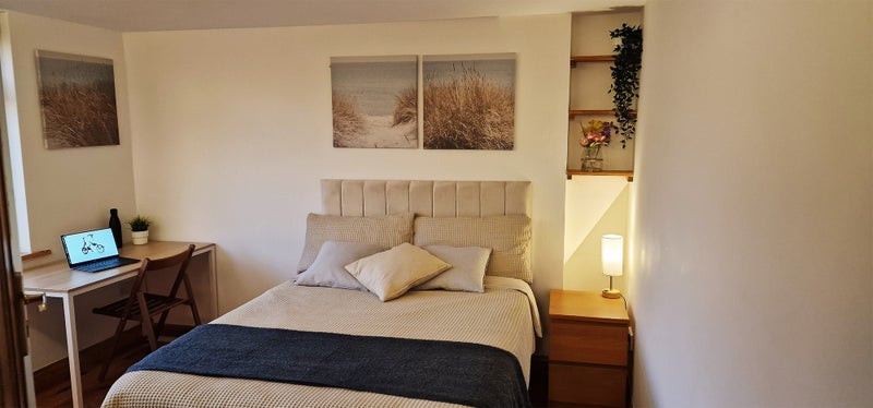 Photo 1: Spacious comfortable double room 