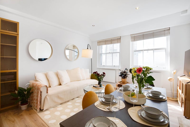 Photo 1: Living room/ Bedroom 3