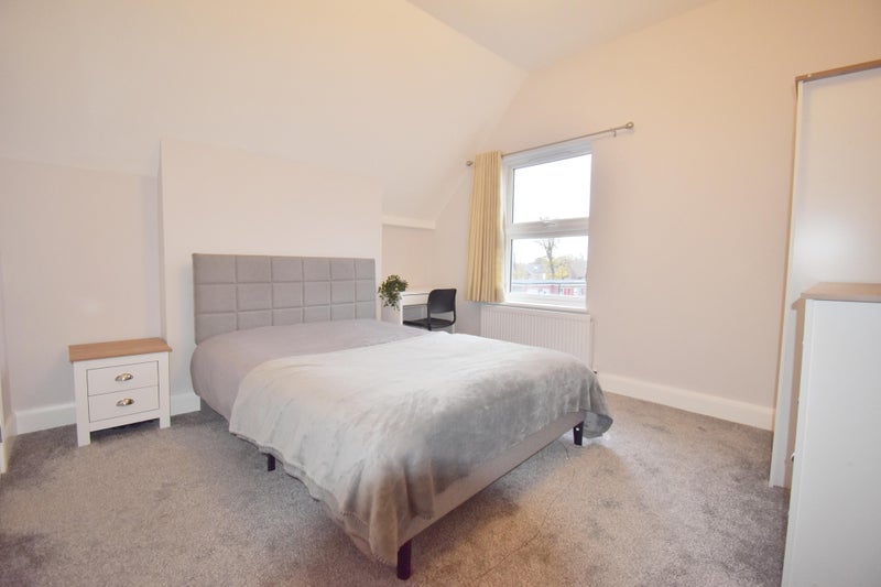 Photo 1: Large Ensuite Rooms - fully decorated