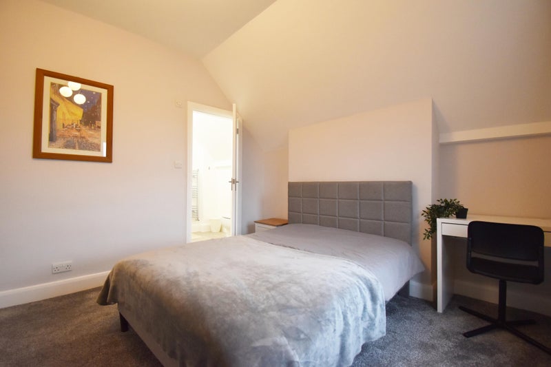 Photo 1: Lovely Ensuite rooms