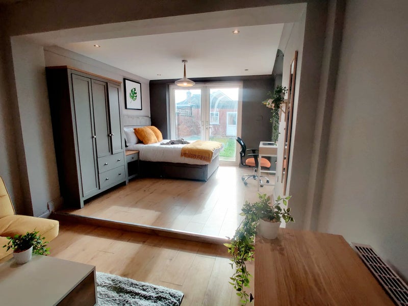 Photo 1: £975 PCM (All Bills Inclusive)