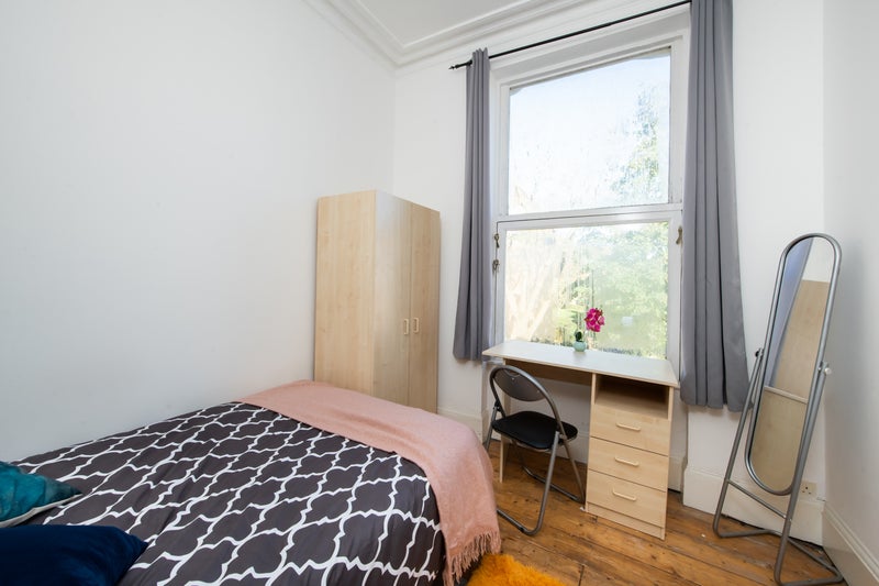 Photo 1: Room C £735