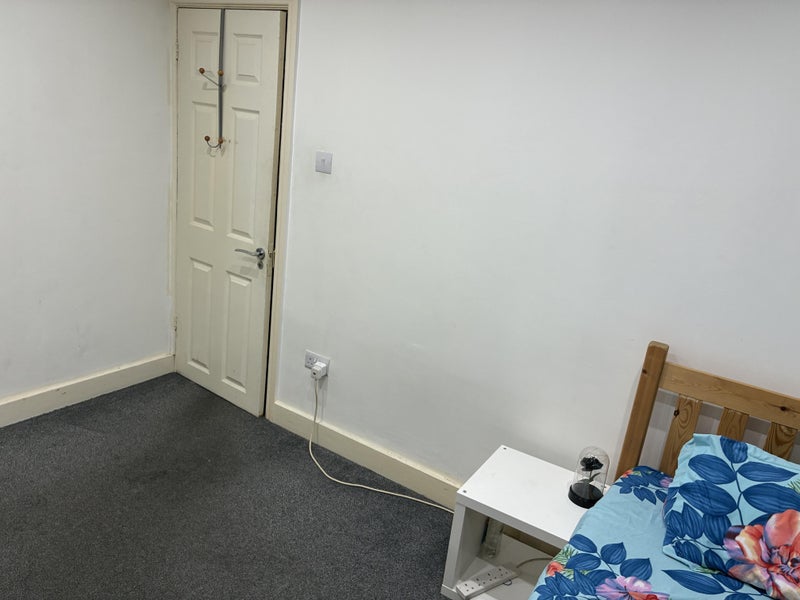 Photo 1: Single Room 