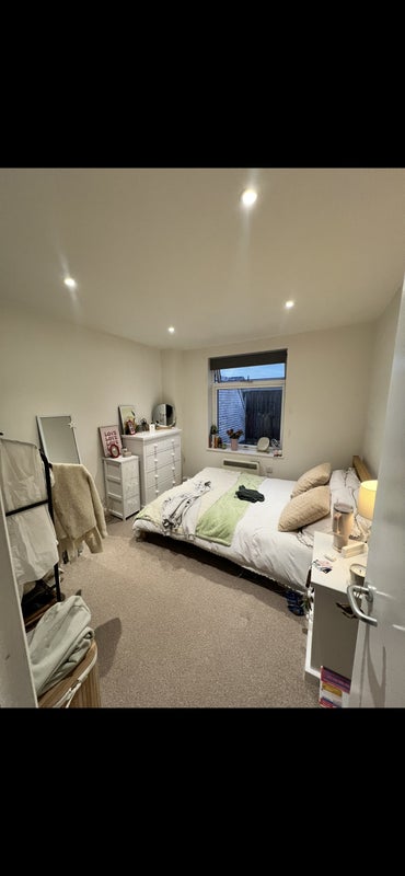 Photo 1: Bedroom