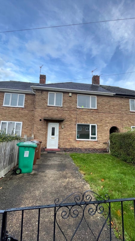 Photo 1: 59 Sunninghil Drive 