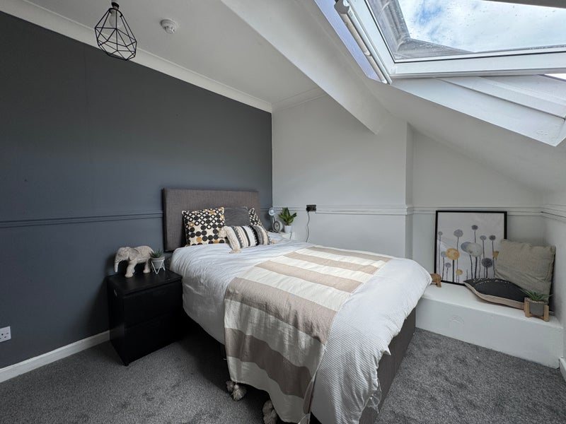 Photo 1: Room 8 - £450