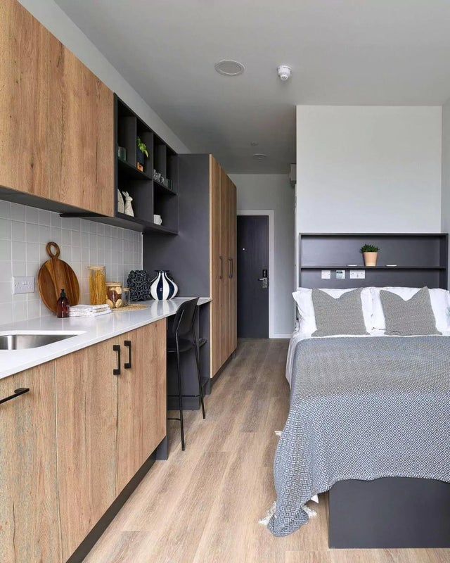 Photo 1: Signature studio