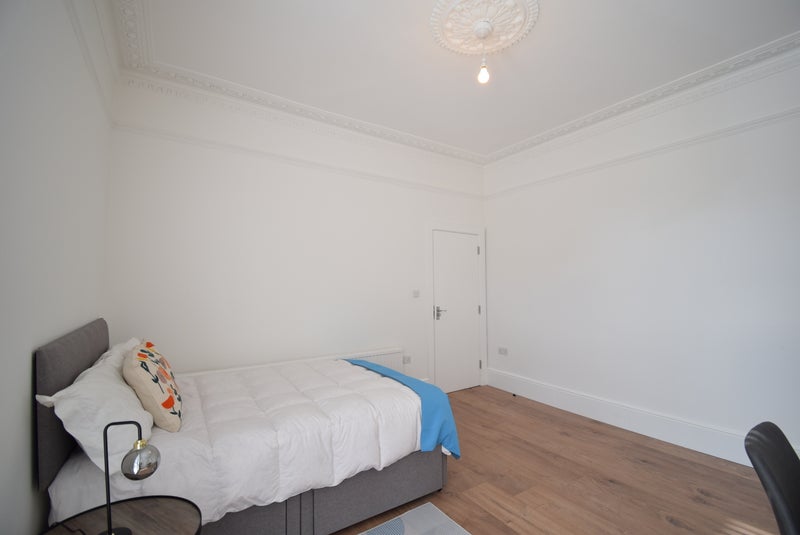 Photo 1: £220pw No bills included 
