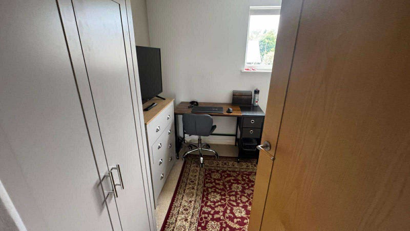 Photo 1: The bedroom up for rent