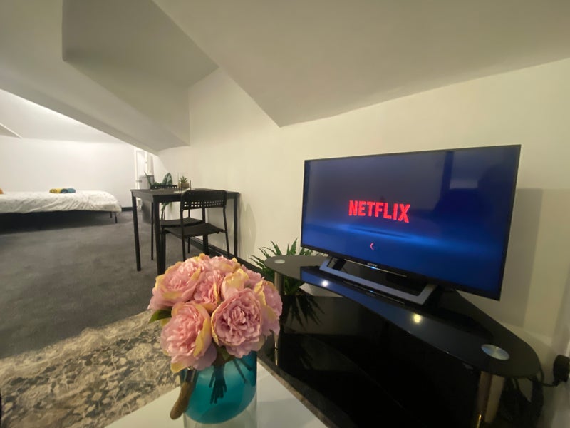 Photo 1: Living space