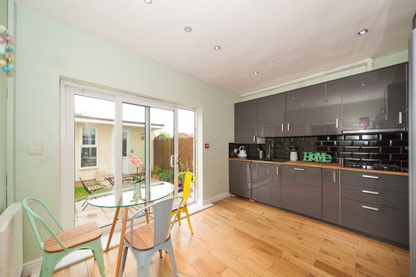 Photo 1: Kitchen/Diner