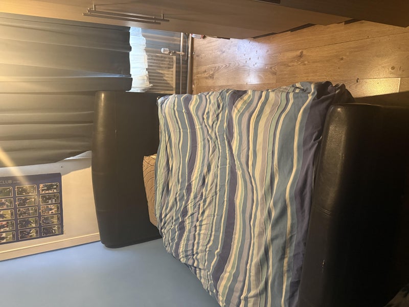 Photo 1: Double bedroom