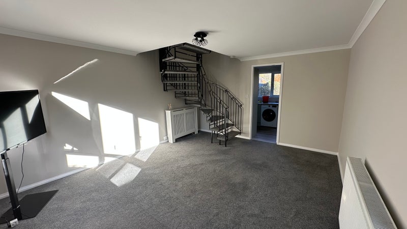 Photo 1: Beautiful bright sunny lounge