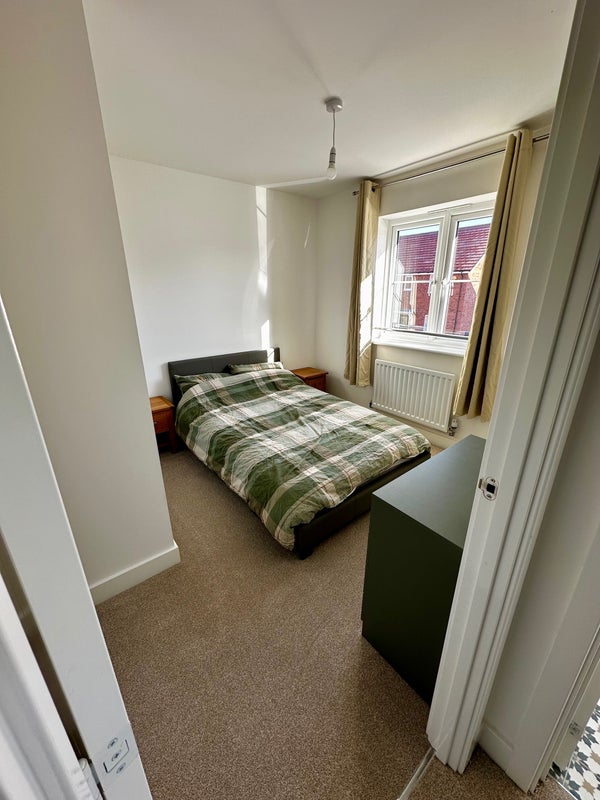 Photo 1: Double room at the front of the property.