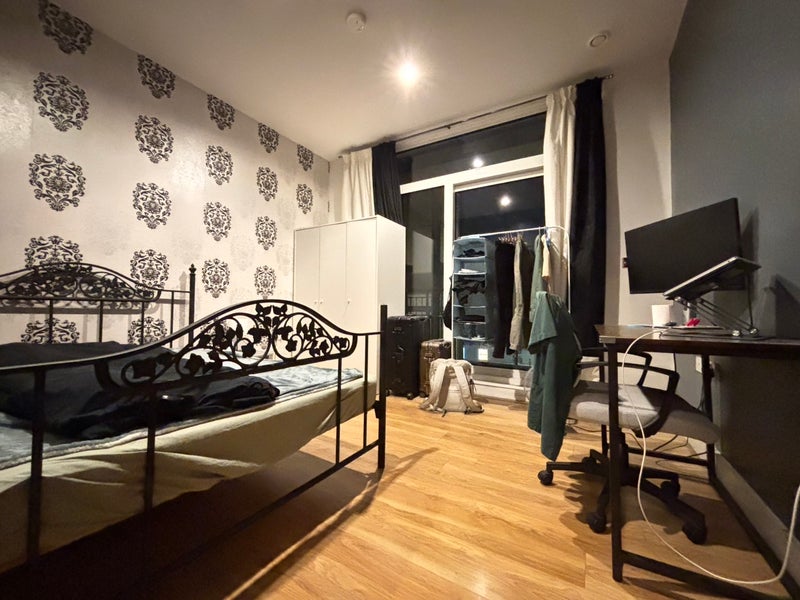 Photo 1: Double Bedroom