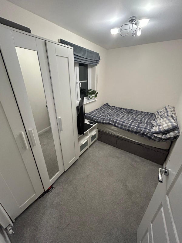 Photo 1: Room c/w furnishings