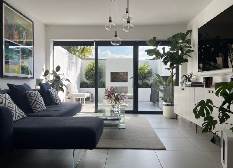 Photo 1: Lounge Room