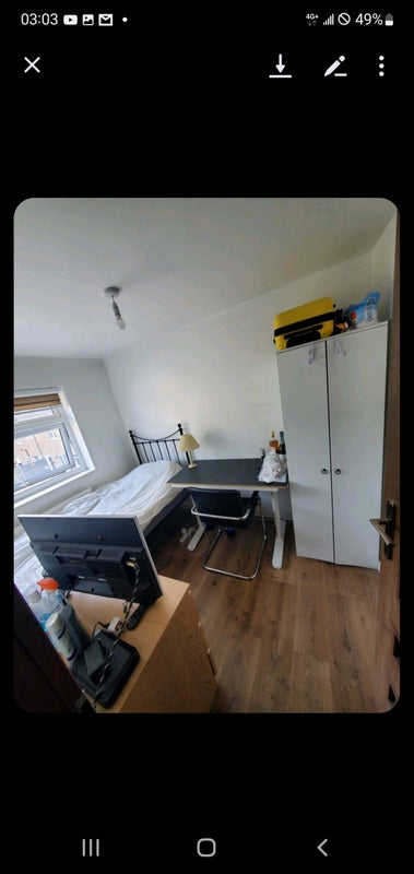 Photo 1: Single room