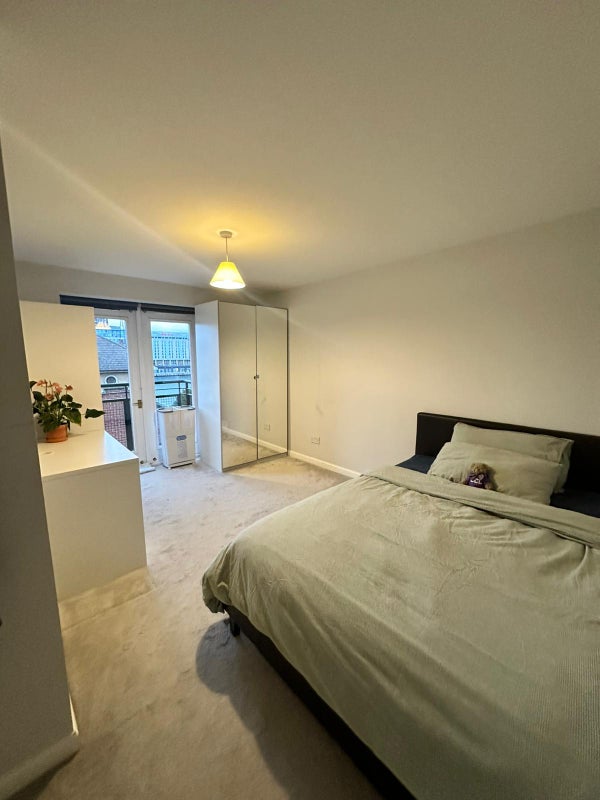 Photo 1: The double room with balcony (Furnished)