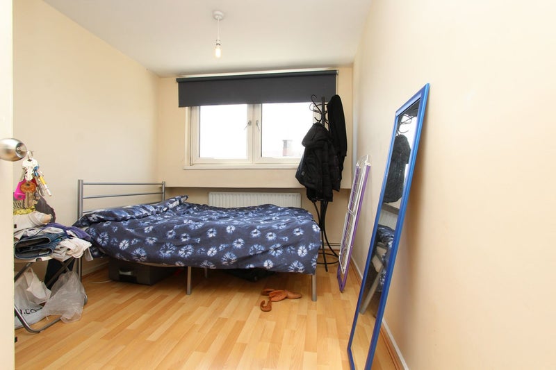 Photo 1: Room 2: £185 per week - Double room single use - 801£ per month