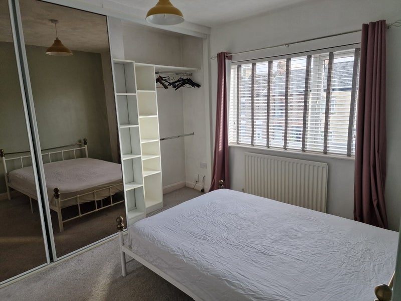 Photo 1: Room from entrance