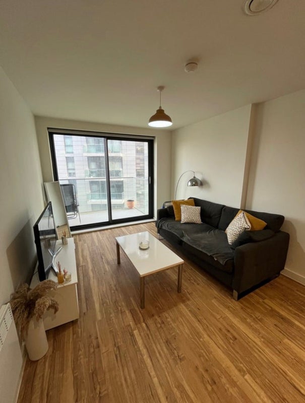 Photo 1: Living room area