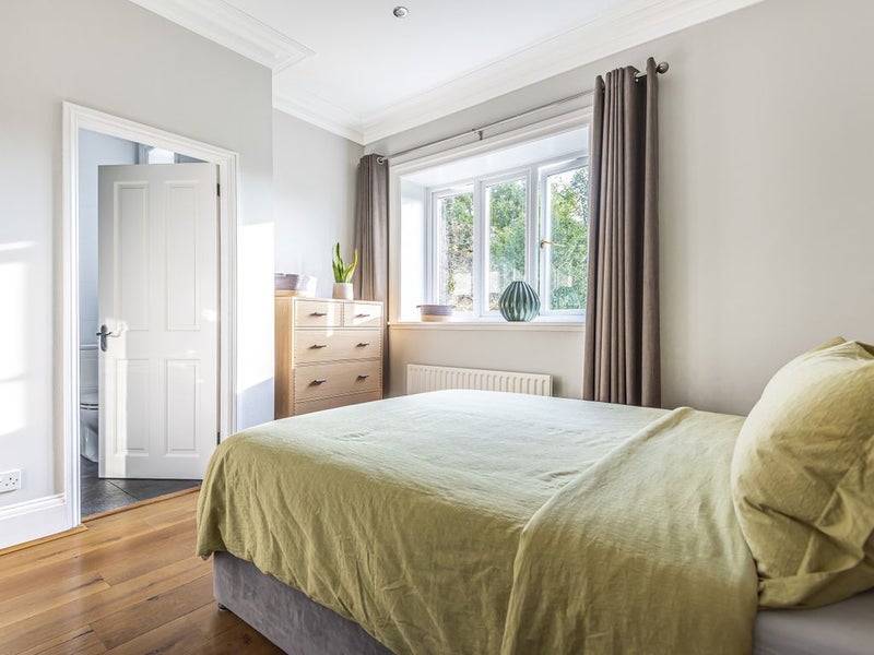 Photo 1: Room 1 - Ensuite