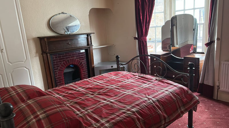 Photo 1: Bedroom for rent