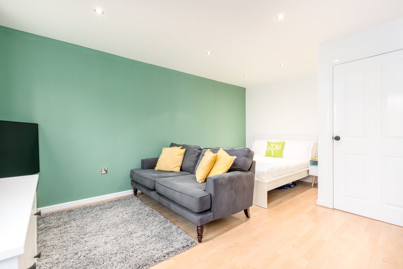 Photo 1: Large Double Bedroom