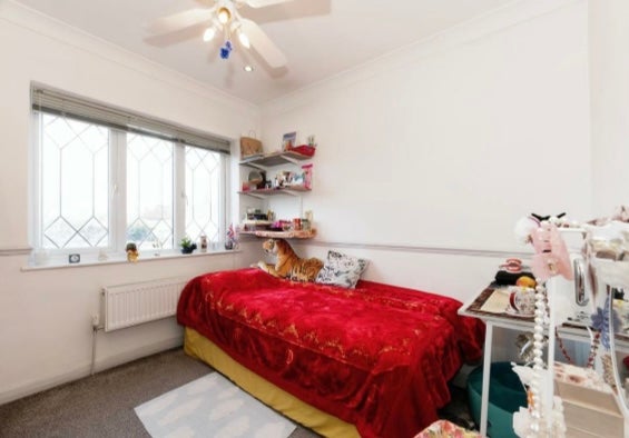 Photo 1: Single room 