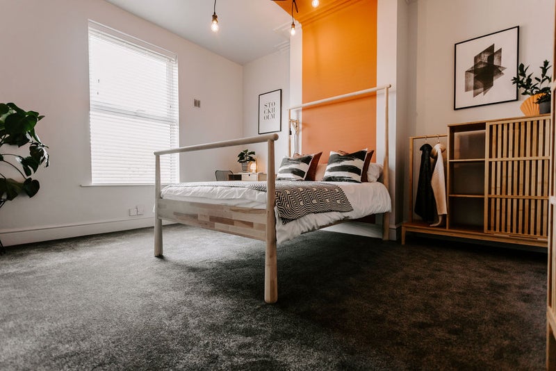 Photo 1: Room 2  Large Executive Double